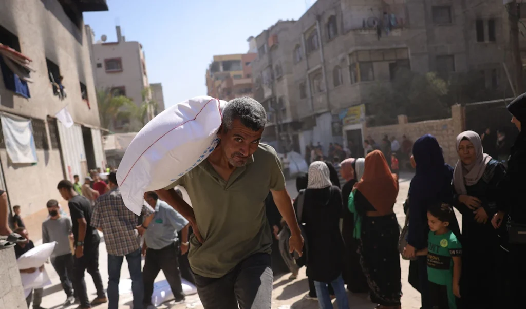 «الصحة العالمية» تُدخل أولى شحناتها الطبية إلى غزة